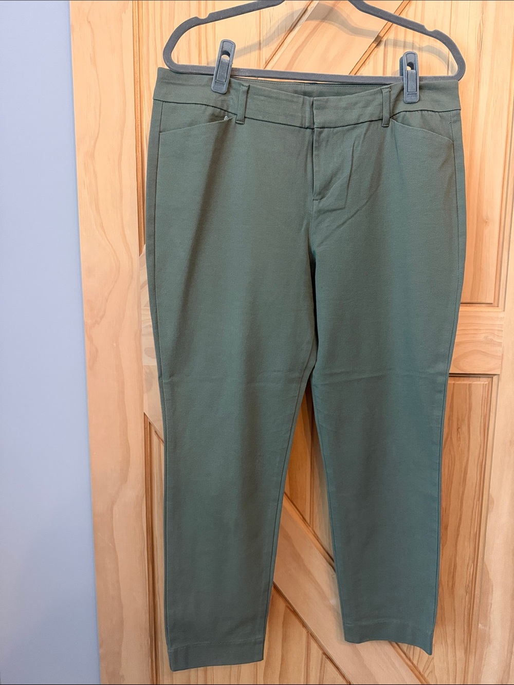 Old Navy Women’s Olive Green Pixie Pants